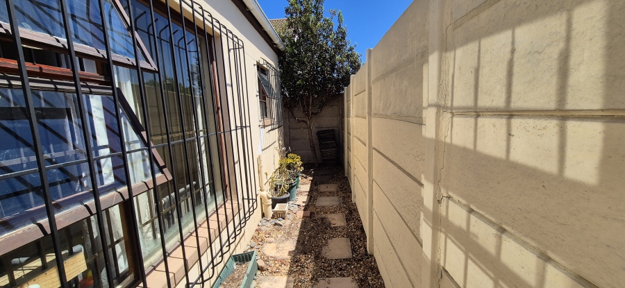 2 Bedroom Property for Sale in Parklands Western Cape